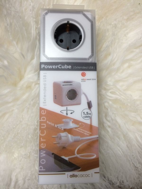 Power cube med 4 støpsel og 2 USB uttak, 1,5m kabel