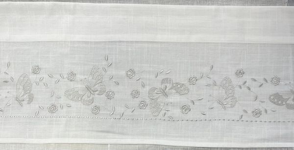 Gardinkappe hvit med sommerfugler B 45 cm