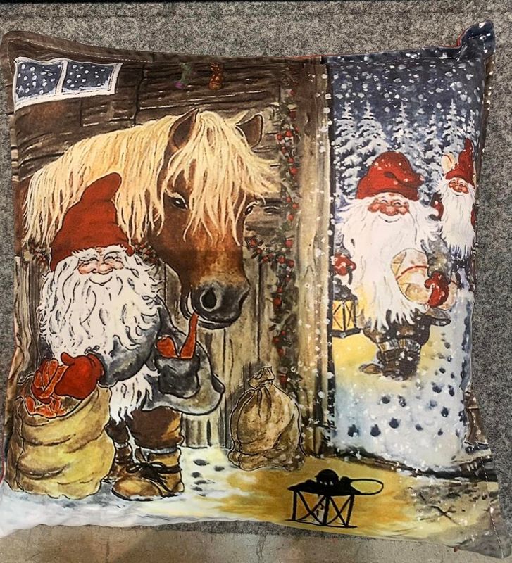 Julepute trekk hest og fjøsnissen 45x45